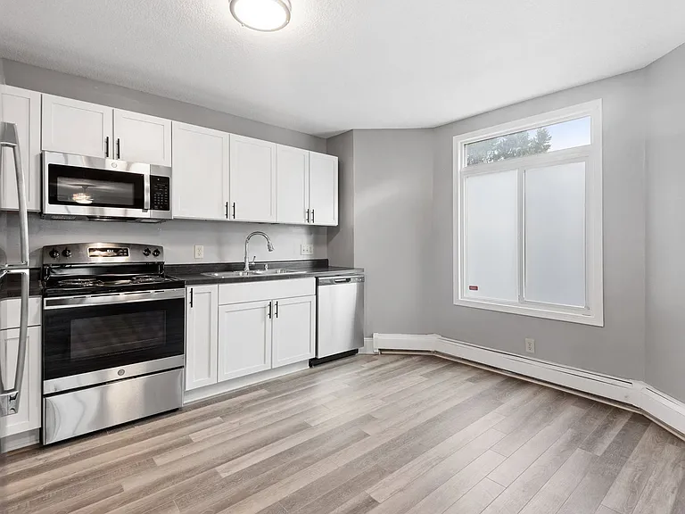 2407 Buchanan St NE #1 — Photo 9