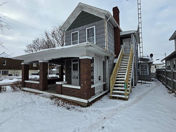 4th image of 1701 N Grand Ave