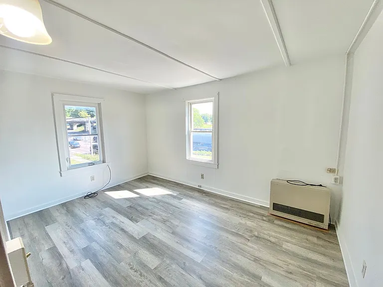 299 E Allen St — Photo 5