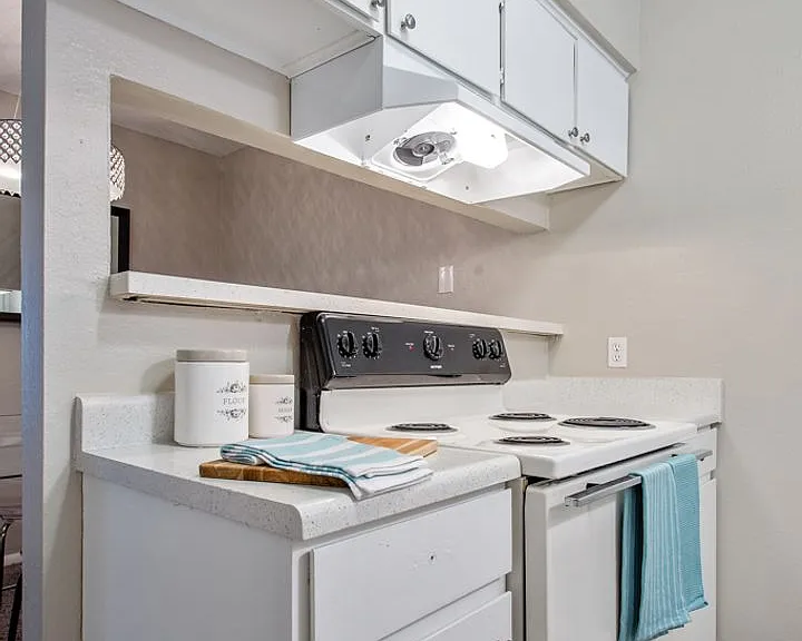 Radius Apartment Homes - $250 Off Move-in Costs! — Photo 25