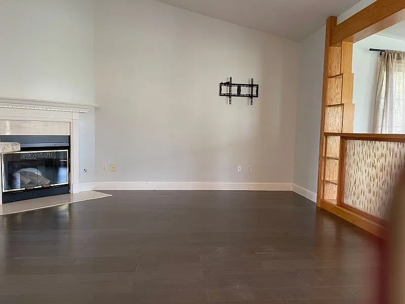 2 bed, 1282 sqft, $1,800 — Photo 2