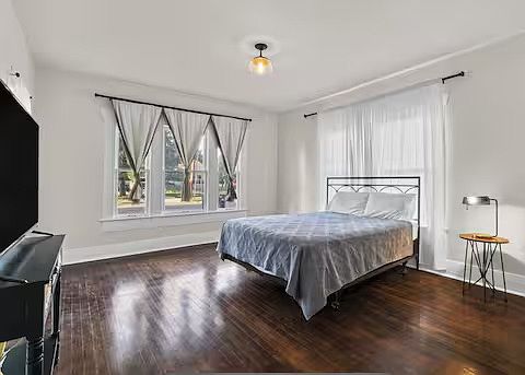2nd image of 330 E Myrtle St