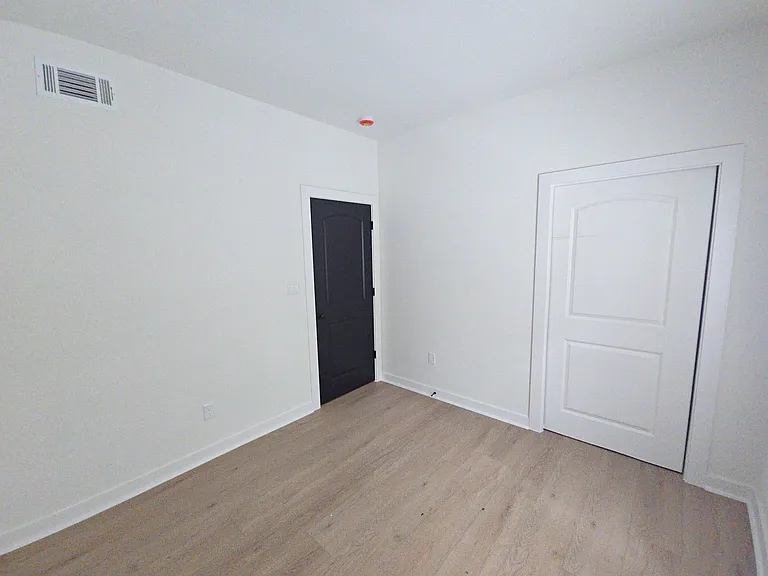 8101 Venus St — Photo 13