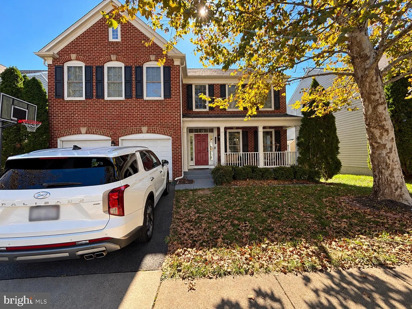 5 bed, 4800 sqft, $4,995 — Photo 3