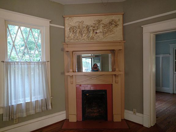 Beautiful mantle