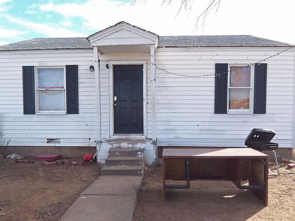 1st image of 910 N Louisiana St