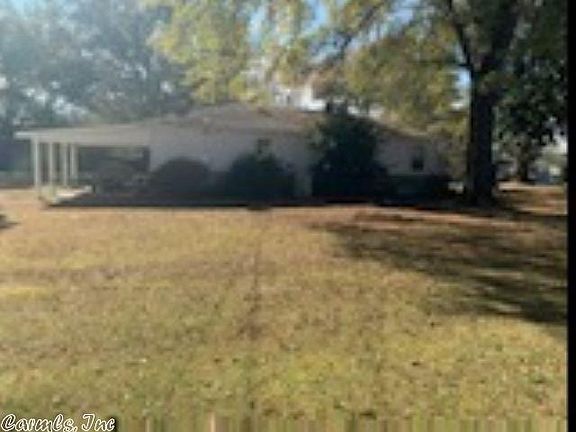 3rd image of 702 Eastwood Dr