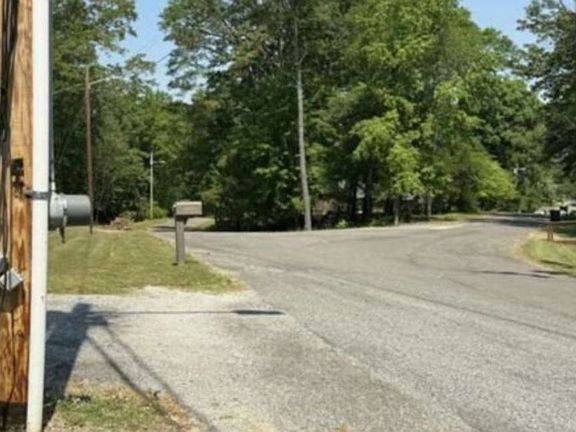 Exterior Neighborhood (street photo)