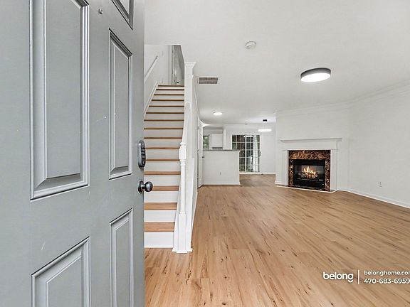 3rd image of 765 Crestwell Cir SW