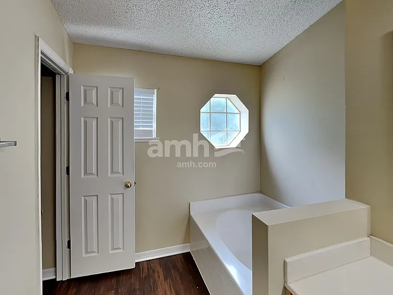 2032 Corner Glen Dr — Photo 14