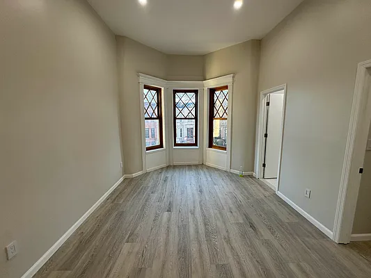 Rented by R New York | media 20