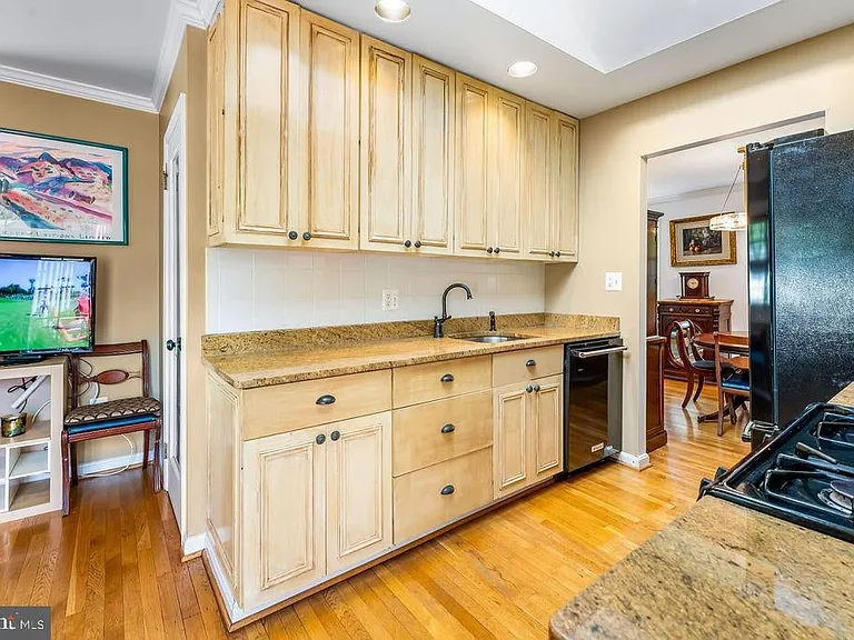 1329 Gresham Rd — Photo 16