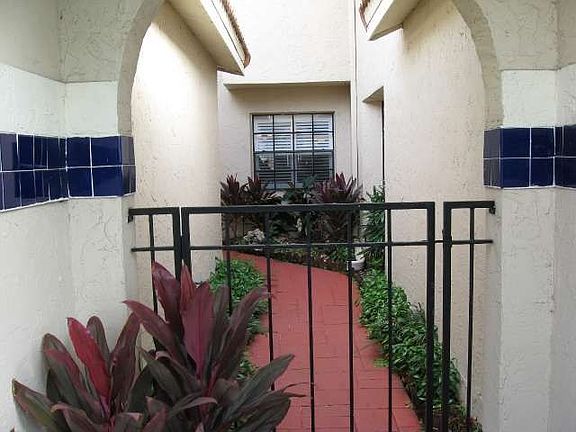 4th image of 10417 Saint Tropez Pl