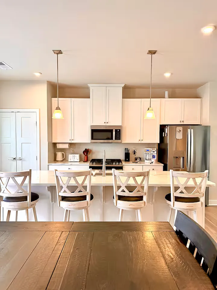 3 bed, 2.5 bath, 1741 sqft, $3,400 — Photo 1