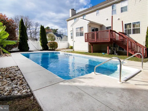 2 Gosling Ct, Sicklerville, NJ 08081