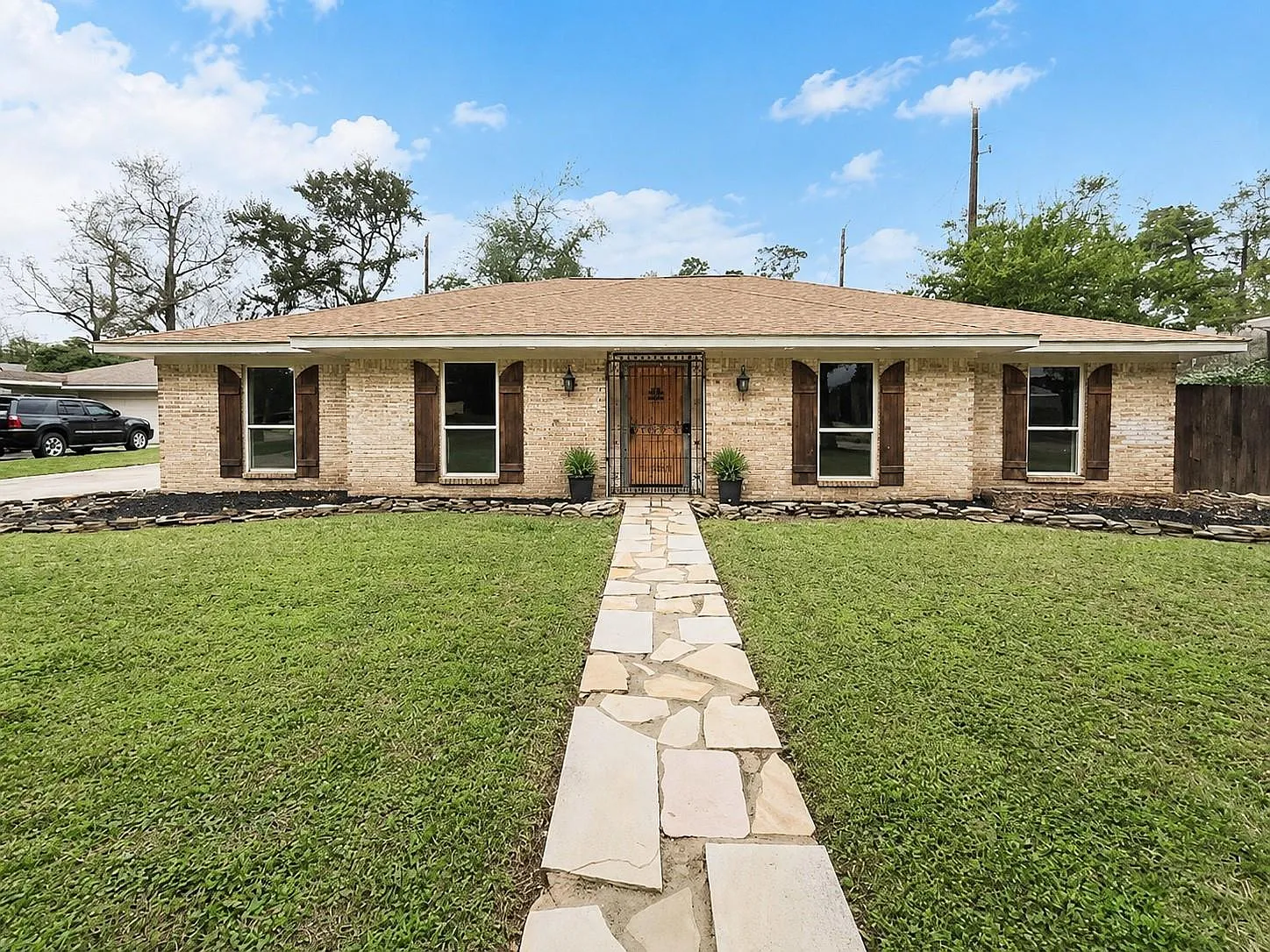 4 bed, 2.5 bath, 2138 sqft, $2,495 — Photo 1