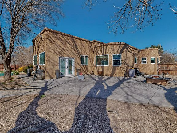 3rd image of 355 Esperanza Dr