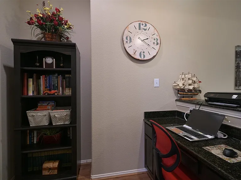 660 Payton Way — Photo 9