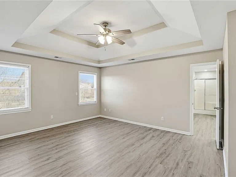 1175 SW Santa Fe Dr — Photo 2