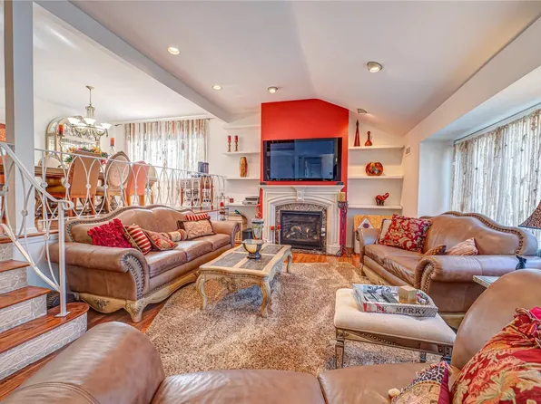 276 Birch Drive, Roslyn, NY 11576