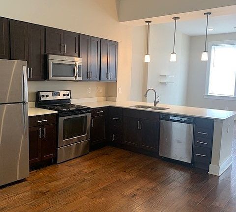 5th image of 961 E McMillan St #702