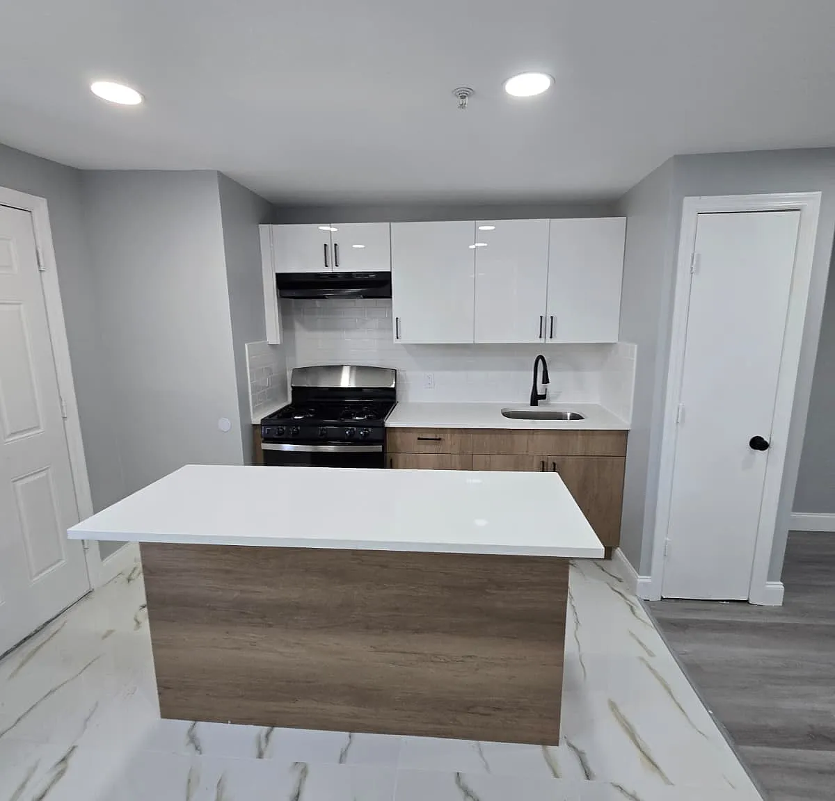 4 bed, $2,495 — Photo 1