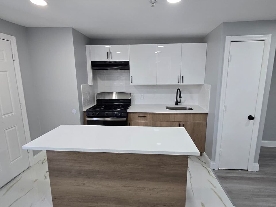1st image of 97 Eaton Pl #3L