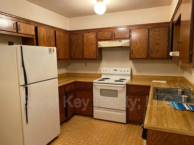 823 Englewood Rd #12 — Photo 4
