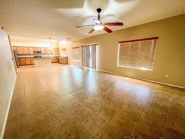 853 W Calle Barbitas — Photo 10