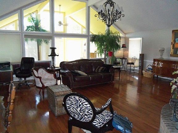3rd image of 12419 Lakeview Manor Dr