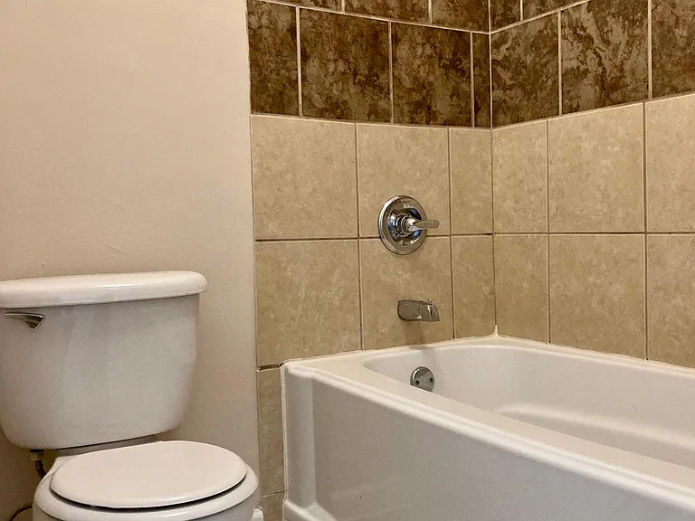 2494 Etiwan Ave #E6 — Photo 10