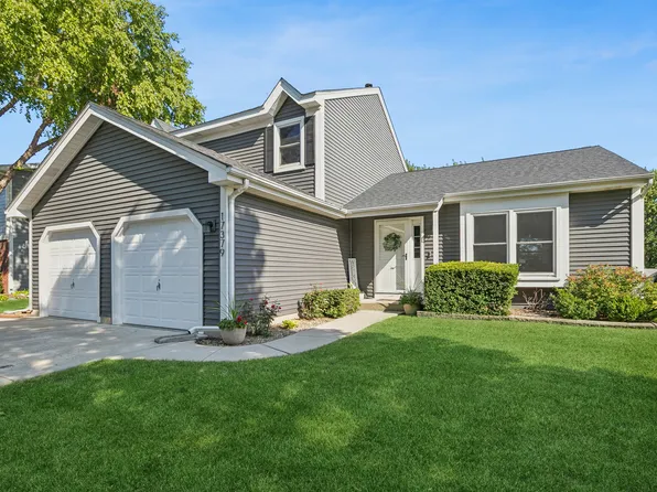 17379 W Hickory Ln, Grayslake, IL 60030