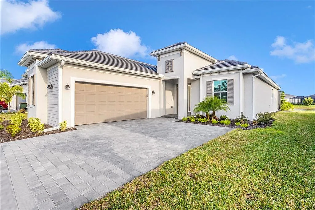 3 bed, 2.0 bath, 1858 sqft, $8,000 — Photo 1
