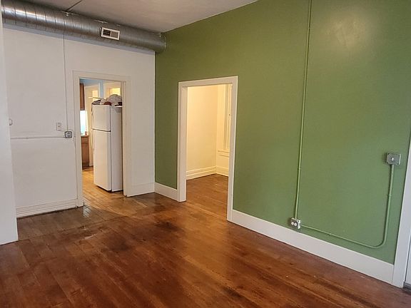 2nd image of 1727 W Erie St #1F