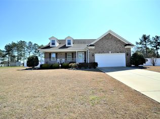 592 Wood Valley Ln, Raeford, NC 28376