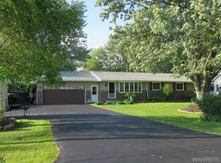 6157 Reger Dr, Lockport, NY 14094