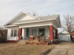 910 W 9th St, Coffeyville, KS 67337