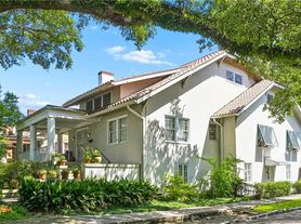 27 Fontainebleau Dr, New Orleans, LA