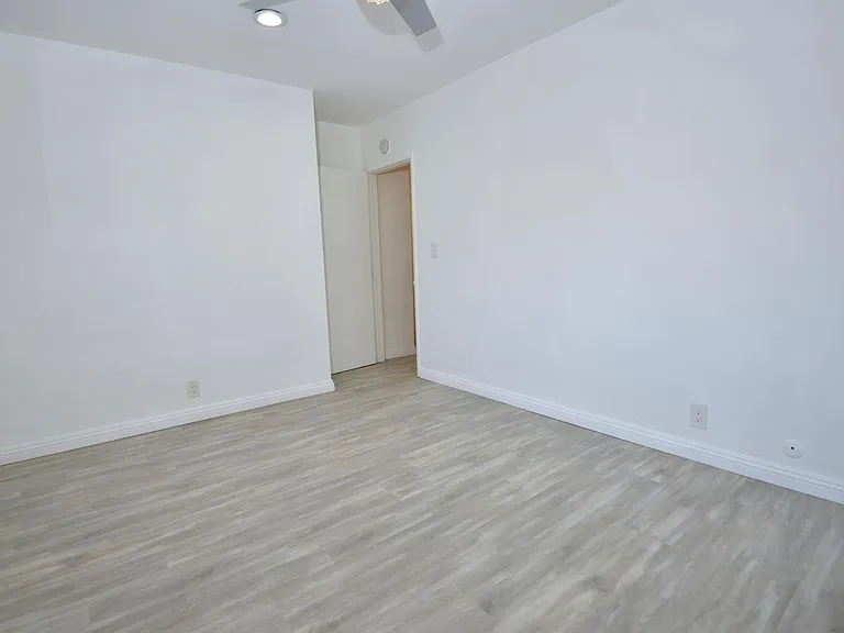 477 Fairview Ave #E — Photo 29