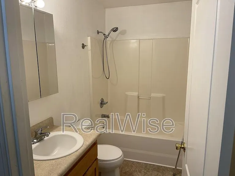 656 E Park St — Photo 11