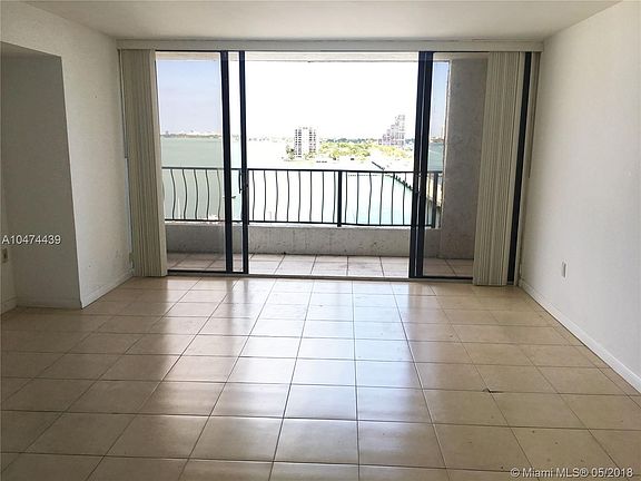 4th image of 555 NE 15th St APT 10B
