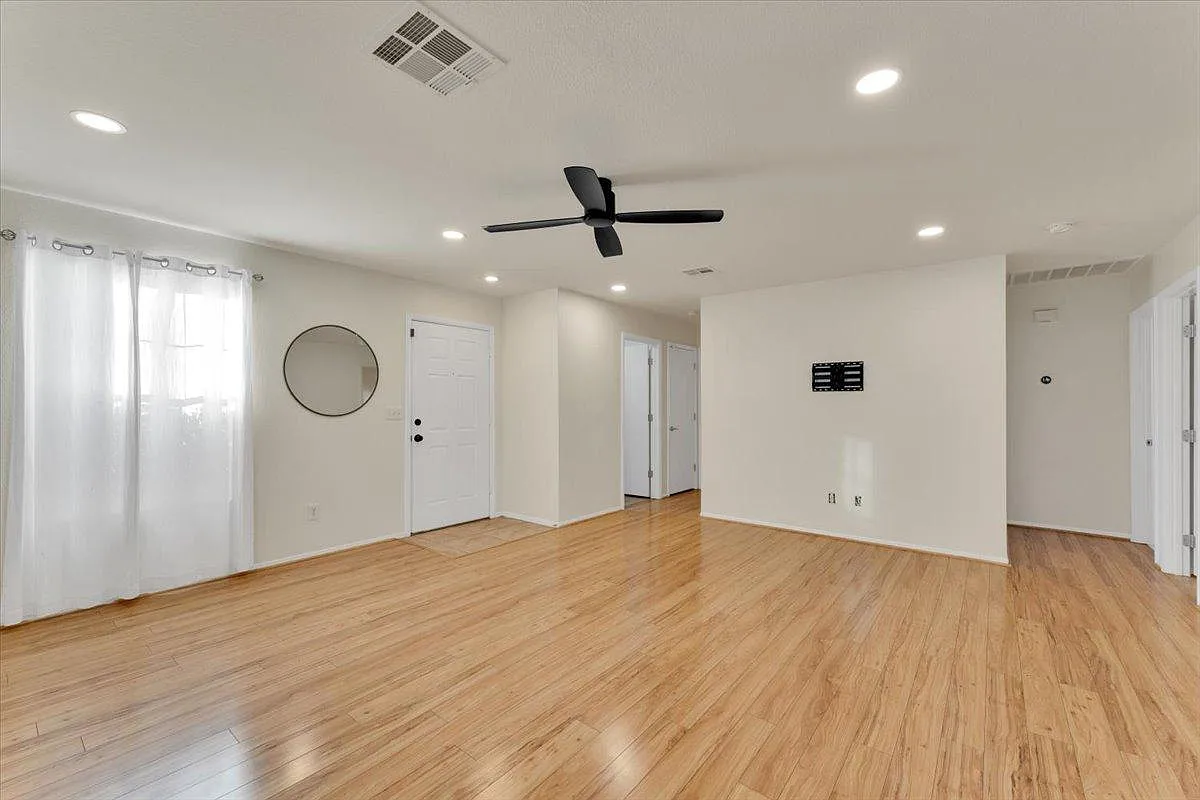 1072 Sky Rock Ct — Photo 4