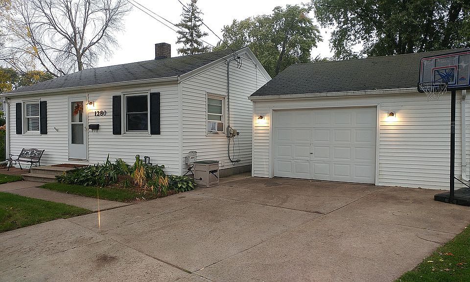1.5 Stall Detatched Garage