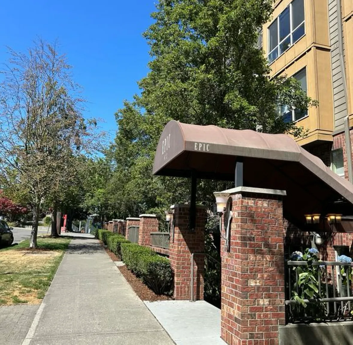 412 11th Ave — Photo 3