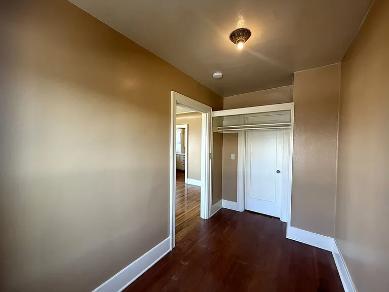 Belmont - 13 Unit — Photo 10