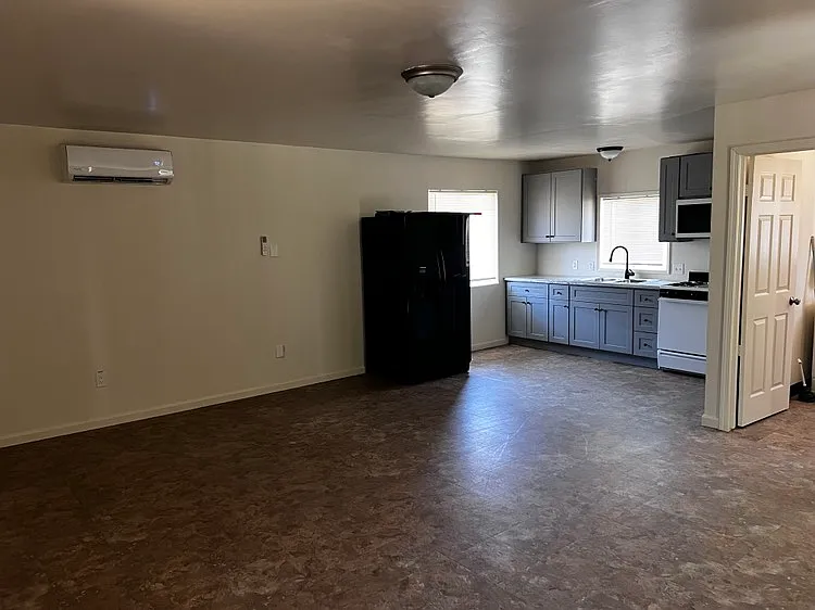 300 Hughes Ln #1/2 — Photo 6