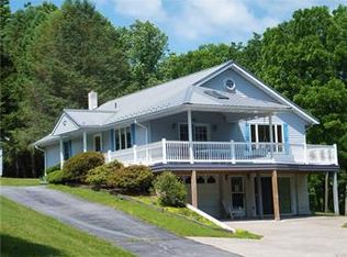 3056 Northwood Dr, Slatington, PA 18080