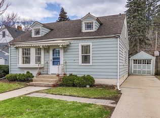 537 W Chicago St, Elgin, IL 60123