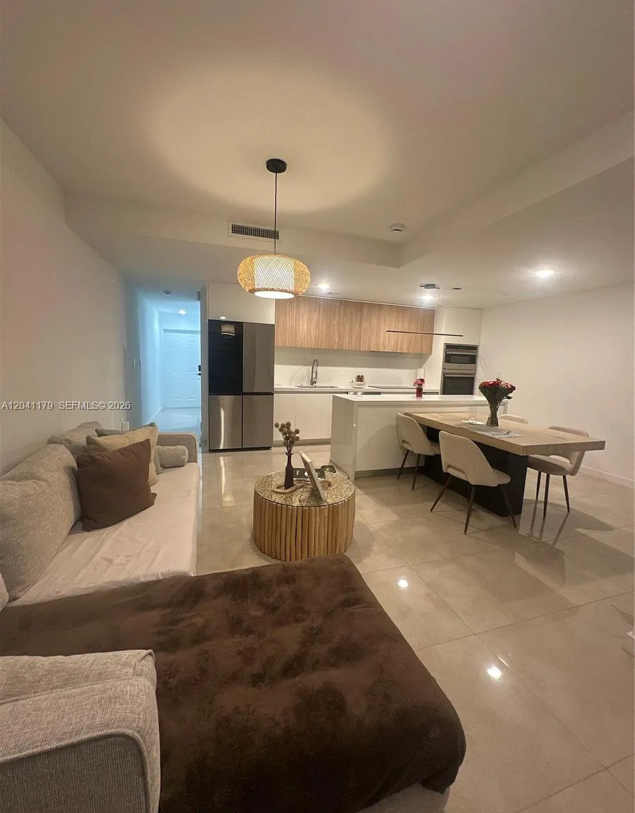 4 bed, 1398 sqft, $3,000 — Photo 3