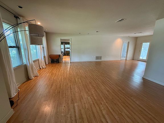 3rd image of 303 Interbay Ave